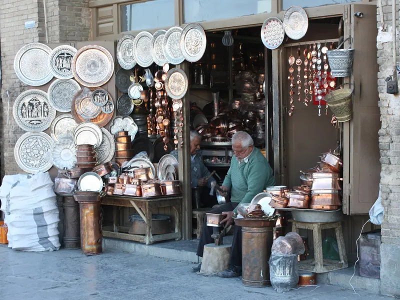 صنایع دستی اصفهان؛ راهنمای خرید اصل از قلم‌زنی تا میناکاری