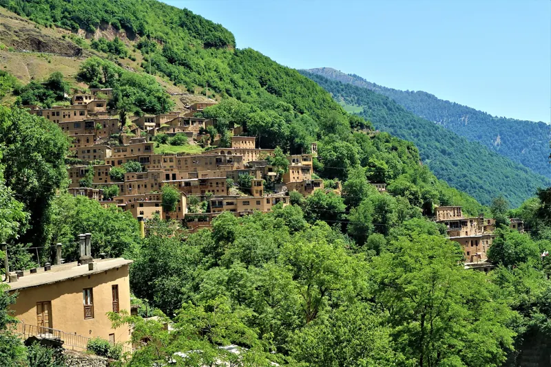 طبیعت‌گردی در ماسوله؛ راهنمای سفر به پلکانی‌ترین روستای ایران